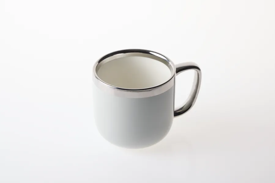 Kubek ceramiczny Cindy (szary ze srebrnym paskiem)