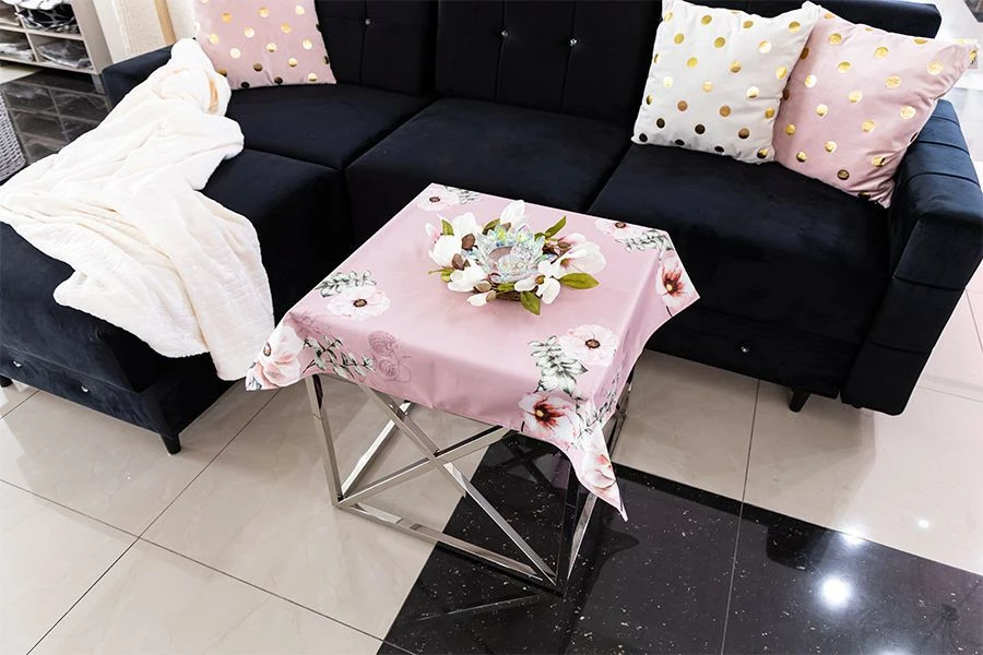 Obrus Pires 5 (różowy w kwiaty) 