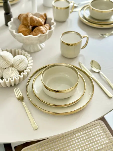 Kubek ceramiczny Cindy (beżowy ze złotym paskiem)