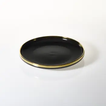 Talerz obiadowy Cindy czarny ze złotym paskiem