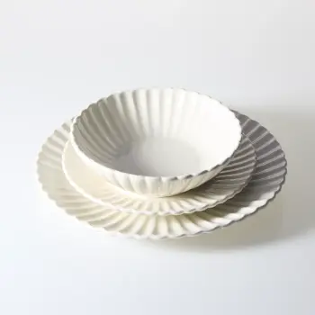 Zestaw talerzy Lotus 18 elementów (beżowy) 