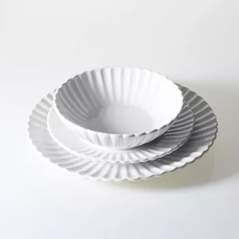 Zestaw talerzy porcelanowych Lotus 18 elementów (biały) 